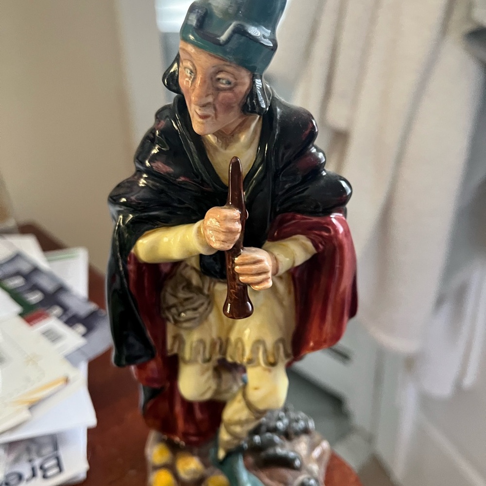 Royal Doulton Pied Piper figurine, excellent condition. Vintage antique.